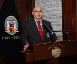 Conferencia en el Poder Judicial del Perú
