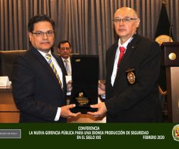 Distinción del Viceministro del Interior a Javier Gamero Kinosita