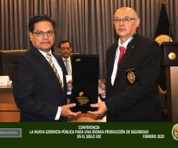 Distinción del Viceministro del Interior a Javier Gamero Kinosita